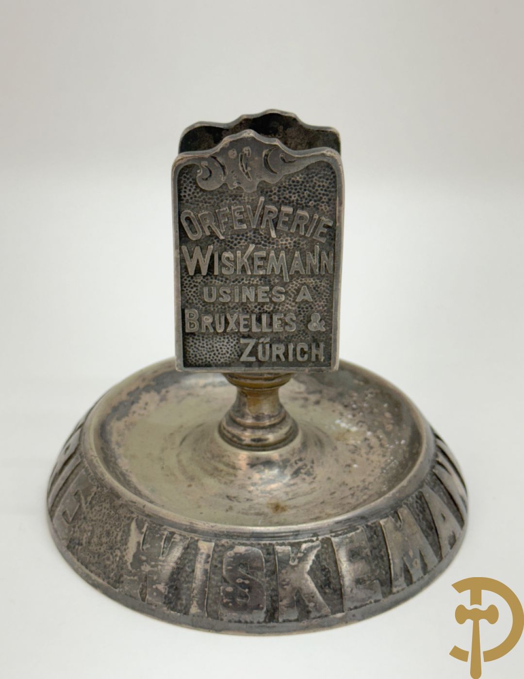 Vier luciferhouders in verzilverd metalen met reclame opschriften van Wiskeman (2 x) , Orfeverie Van Den Torren en Orfeverie L. Haut