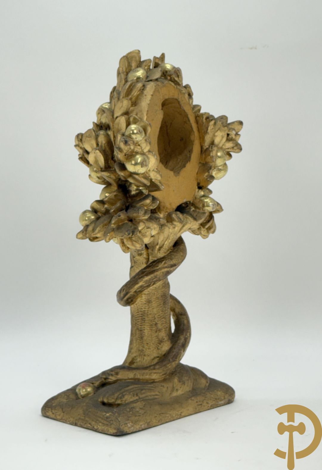 Houtgesculpteerde en vergulde relikwiehouder met boom uit het aards paradijs met de slang, 19e