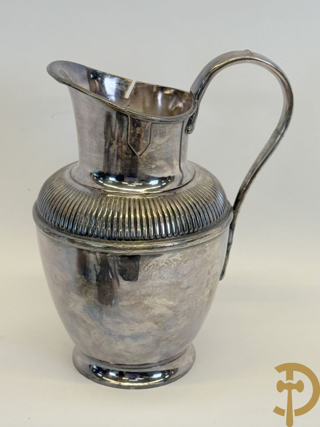 Vijf verzilverde theekannen, 2 verzilverde samovar en verzilverde suikerpot