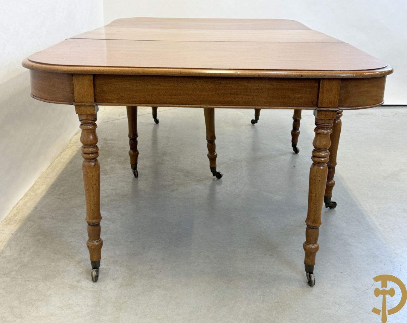 Engelse mahoniehouten tafel op 8 ballusterpoten (met 2 verlengstukken)