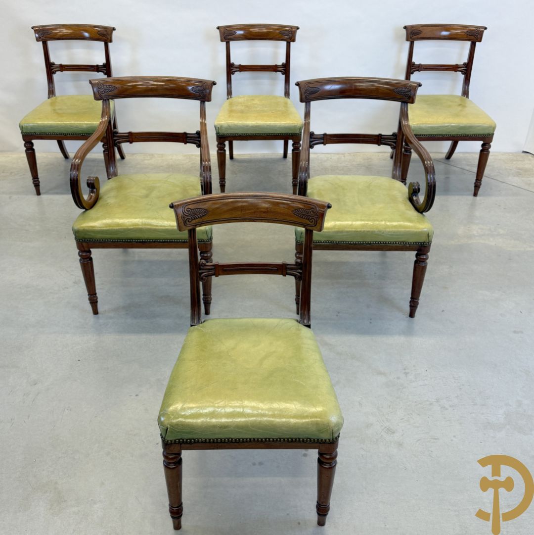 Set Engelse mahoniehouten stoelen met gondelvormige rug en lederen zitting (2 armzetels en 4 stoelen)