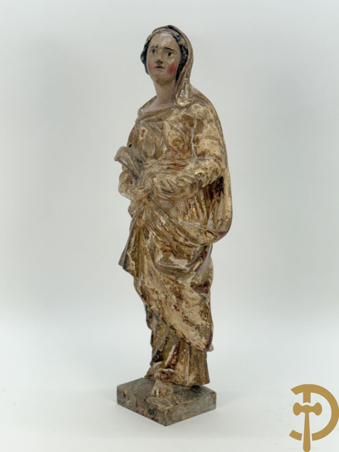 Gepatineerde en gepolychromeerde houtgesculpteerde Madonna, 18e