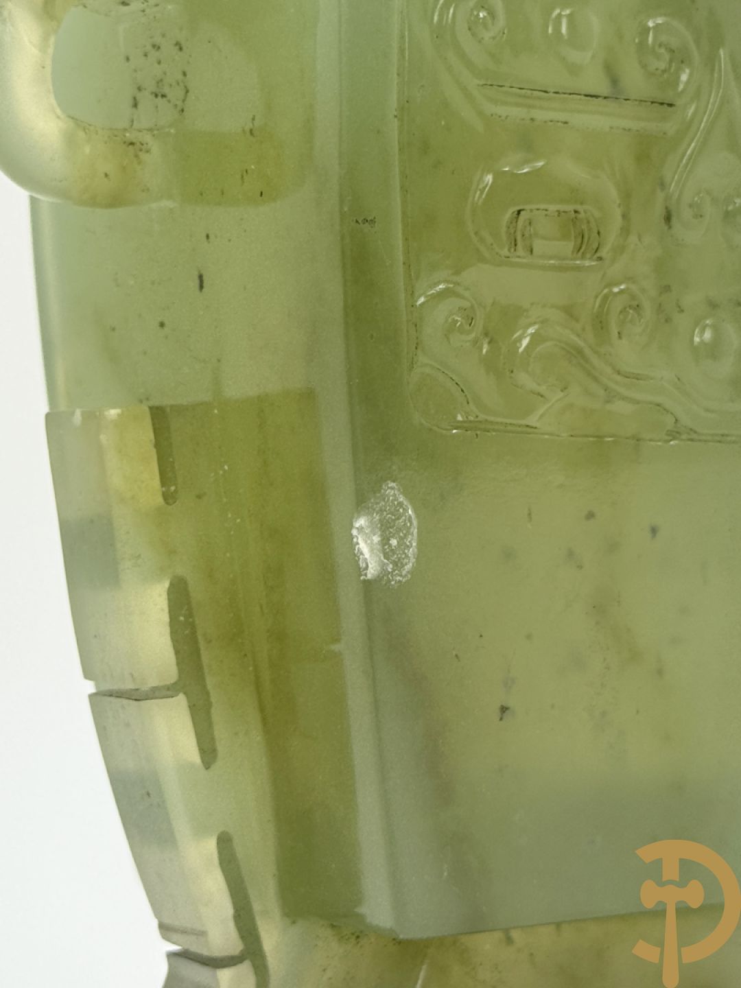 Brule parfum met bloemenmotieven in quartz + brule parfum in jadeiet + brule parfum met salamanders
