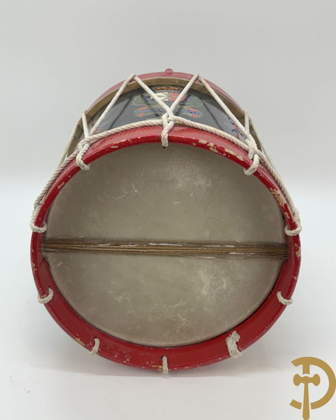 Antieke trommel met embleem van Malta Regiment, 1st. BN King