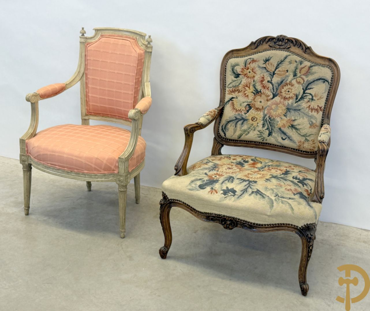 Gemonochromeerde Louis XVI armzetel + Louis XV armzetel met petit points