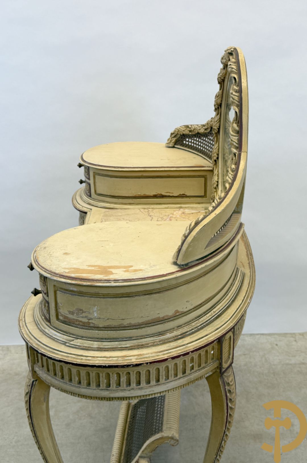 Gepatineerde damesopschiktafel met 5 lades en ovale spiegel, Louis XVI stijl
