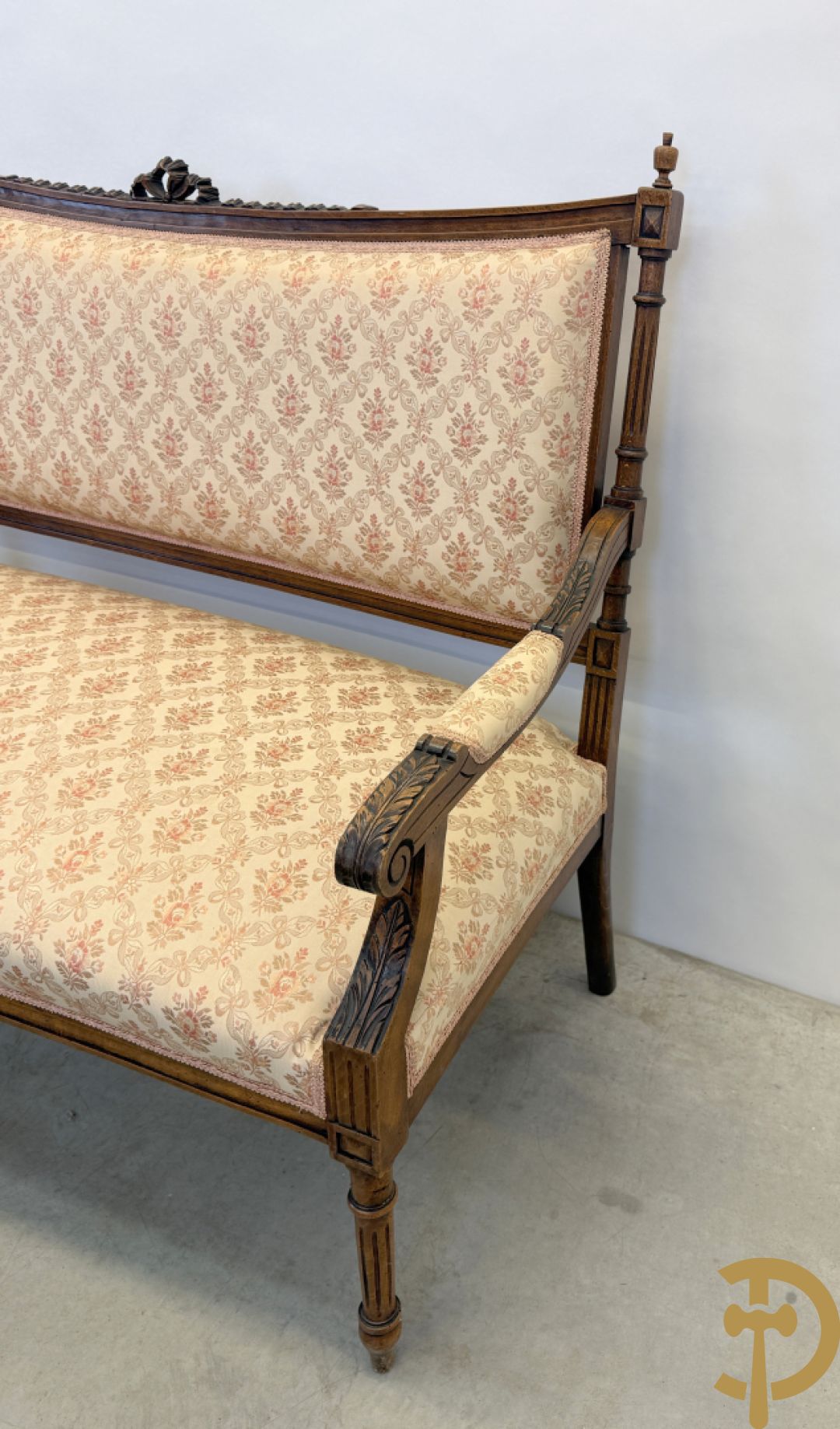 Louis XVI salonensemble bestaande uit canapé, 2 armzetels en 4 stoelen