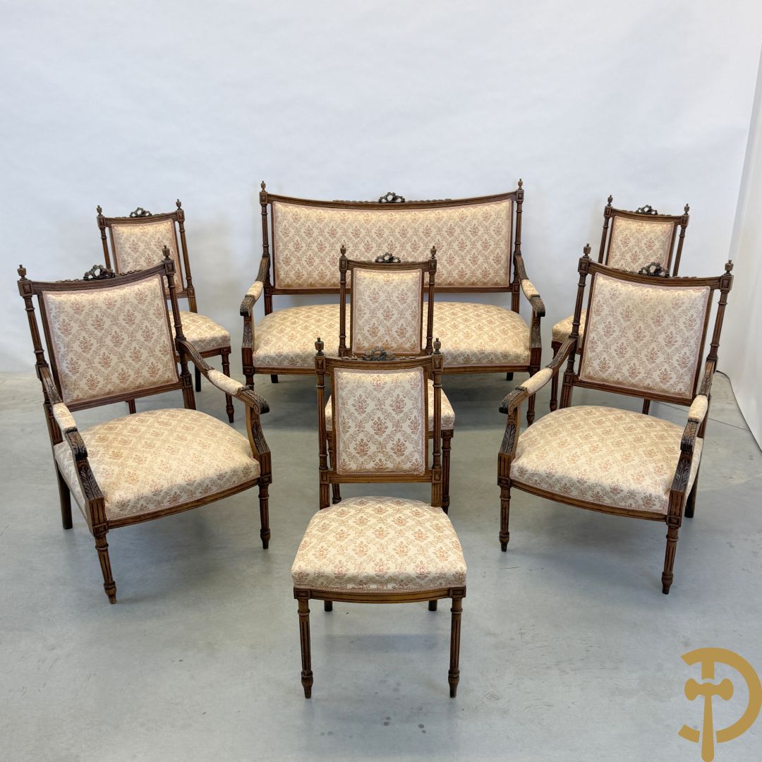 Louis XVI salonensemble bestaande uit canapé, 2 armzetels en 4 stoelen
