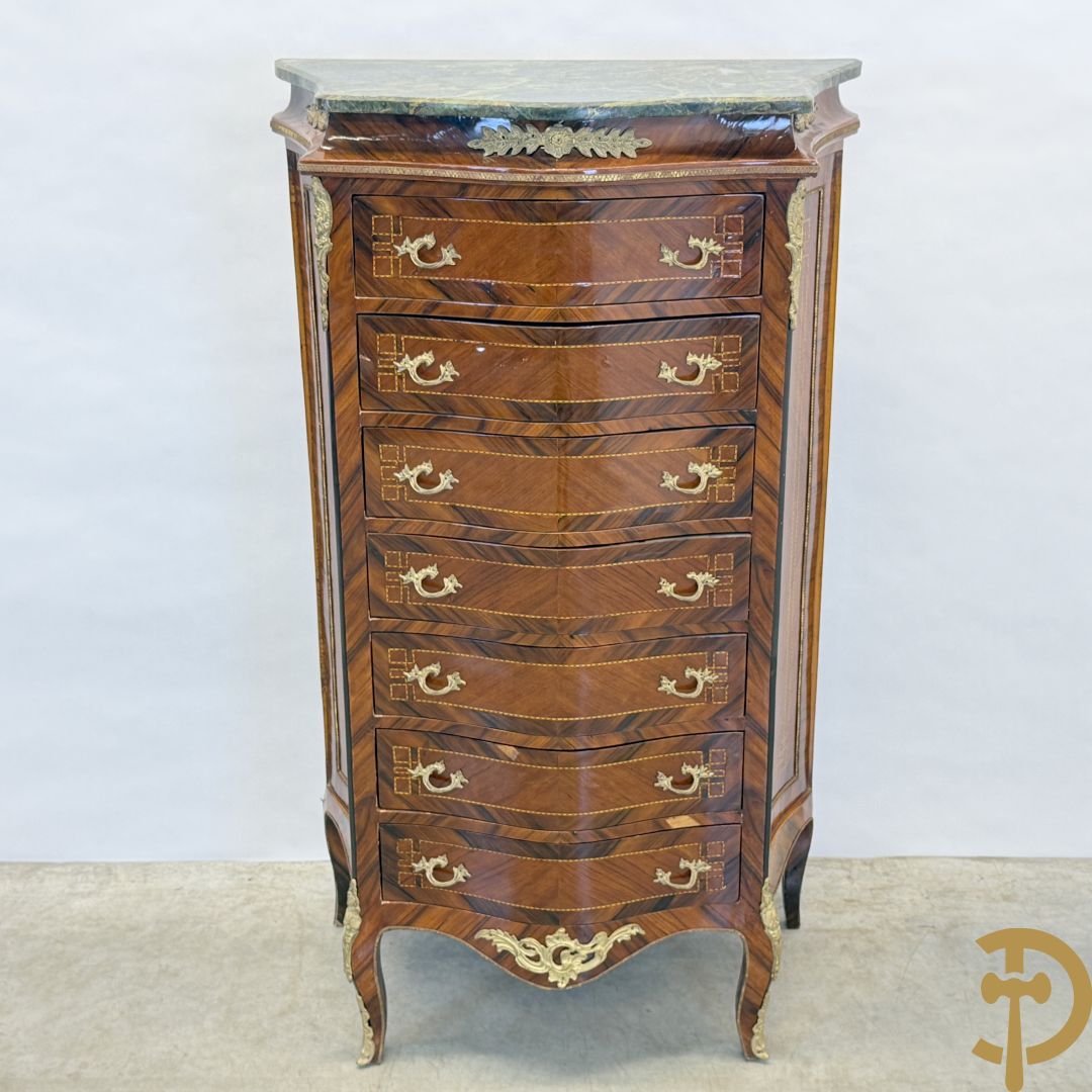 Notelaren gemarketteerde zevenladen kast met bronsbeslag, replica, jaren 