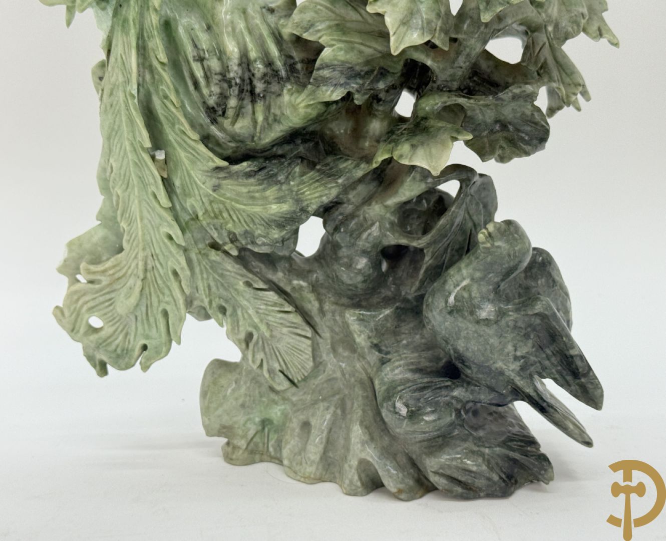 Paar Aziatische sculpturen met fenixen en pioenrozen