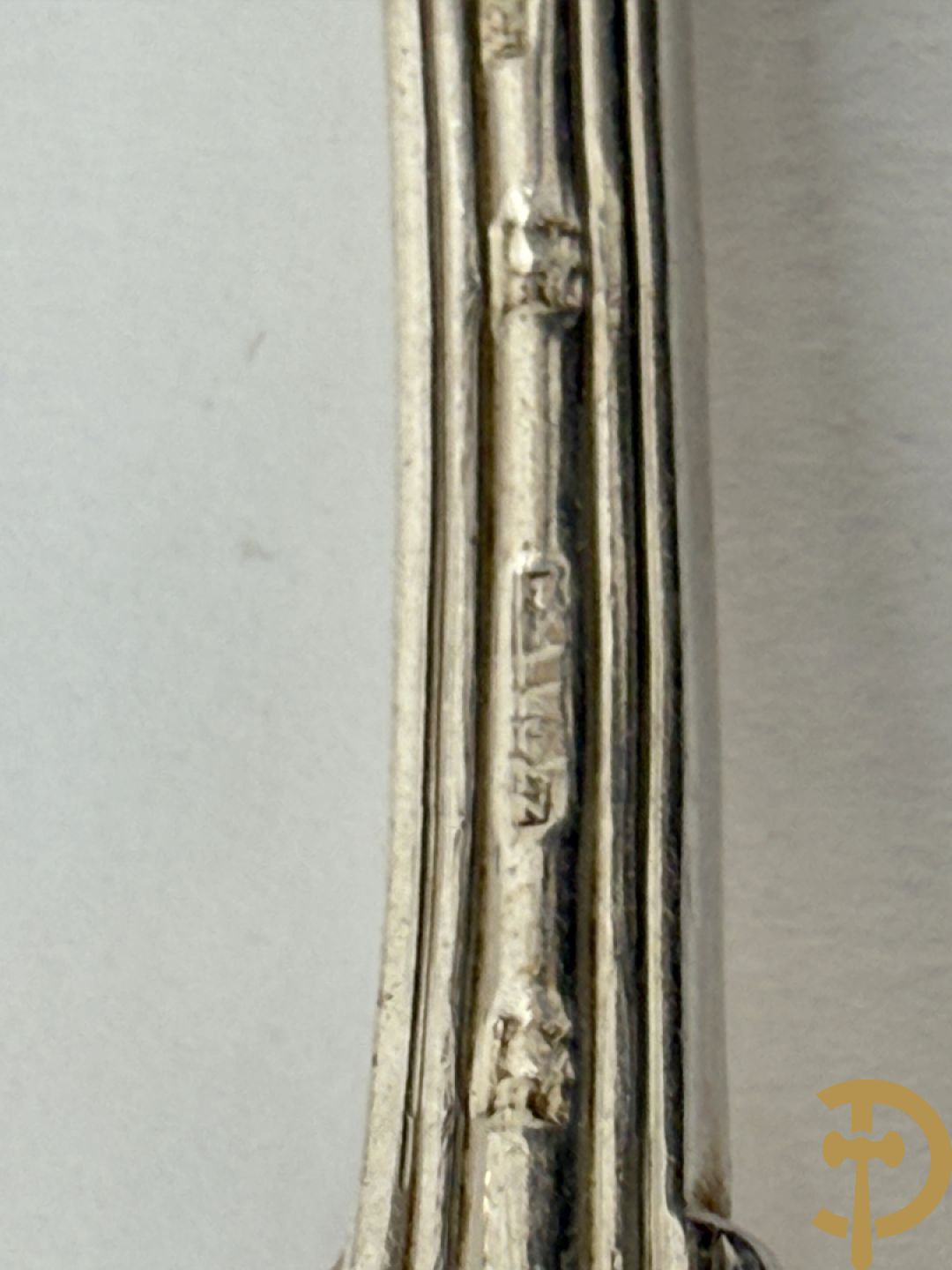 Verzilverd bestek Louis Philippe bestaande uit lepels, vorken, koffielepels en vorken + 3 sets porte couverts van o.a. Vossen