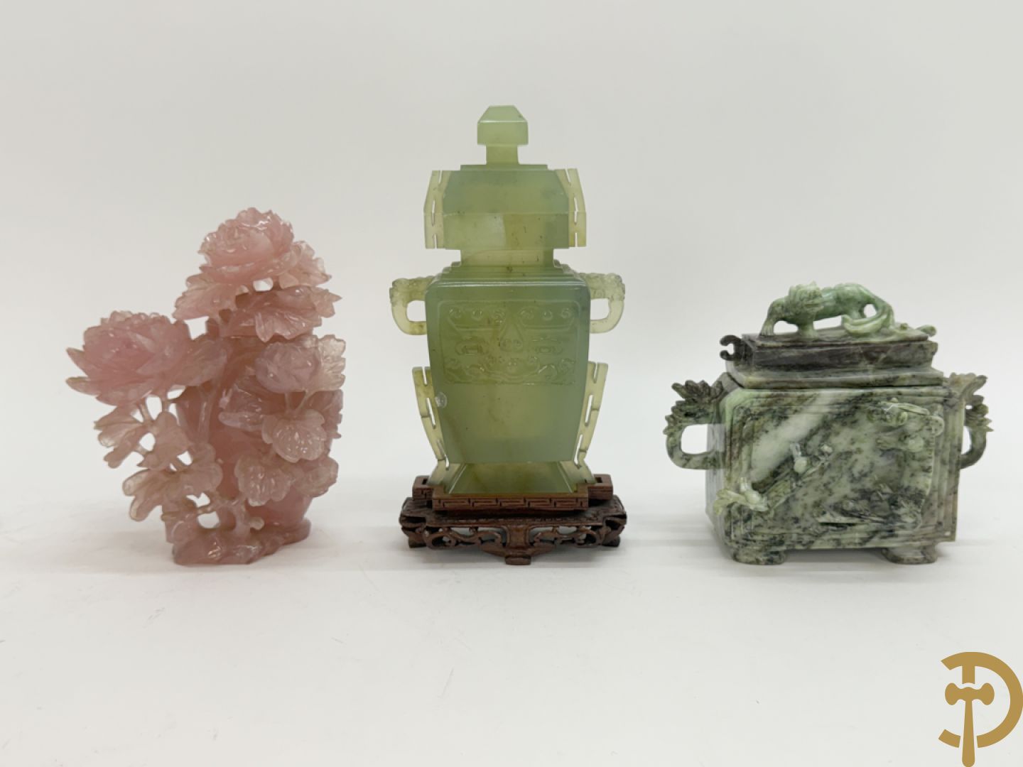 Brule parfum met bloemenmotieven in quartz + brule parfum in jadeiet + brule parfum met salamanders