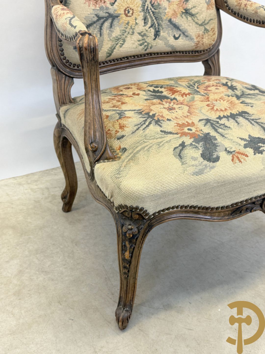 Gemonochromeerde Louis XVI armzetel + Louis XV armzetel met petit points