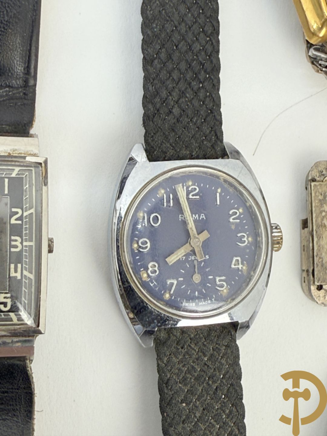 Zeventien vintage dames- en heren polsbandhorloges + 2 binnenwerken
