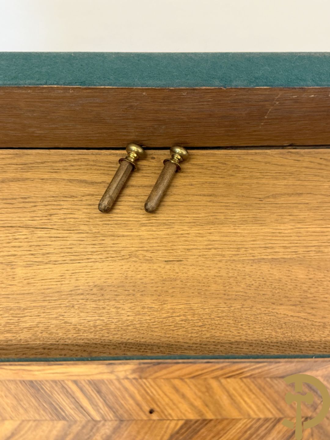 Gemarketteerd openklapbaar/kantelbare speeltafel op bronzen sabots