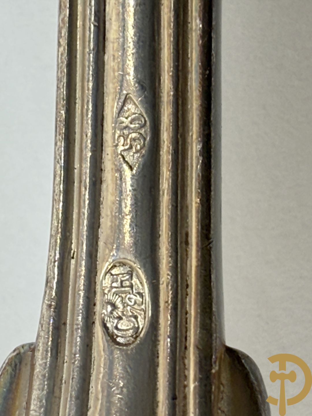 Verzilverd bestek Louis Philippe bestaande uit lepels, vorken, koffielepels en vorken + 3 sets porte couverts van o.a. Vossen