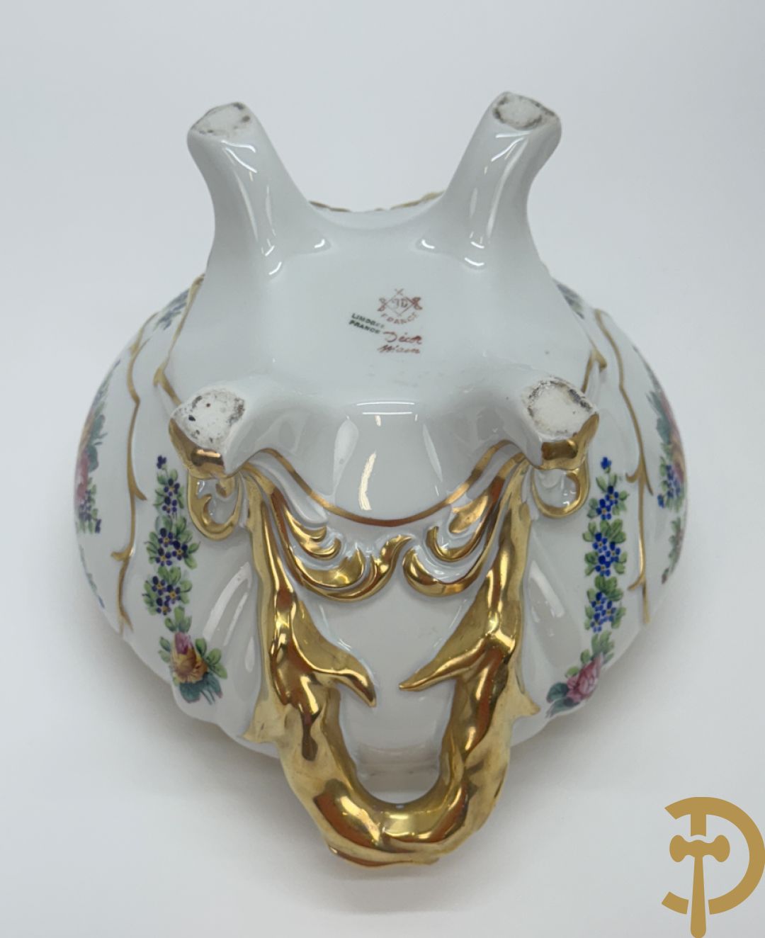 Milieu de table met vergulde ornamenten en bloemendecor op onderschaal, Limoges France gemerkt