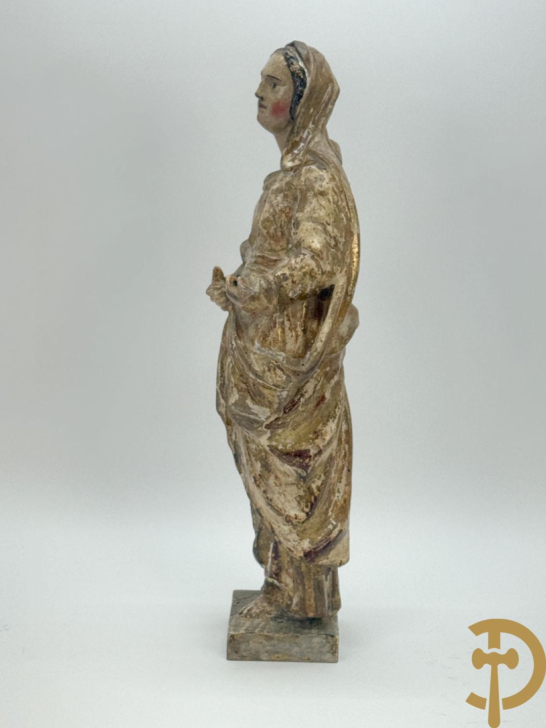 Gepatineerde en gepolychromeerde houtgesculpteerde Madonna, 18e