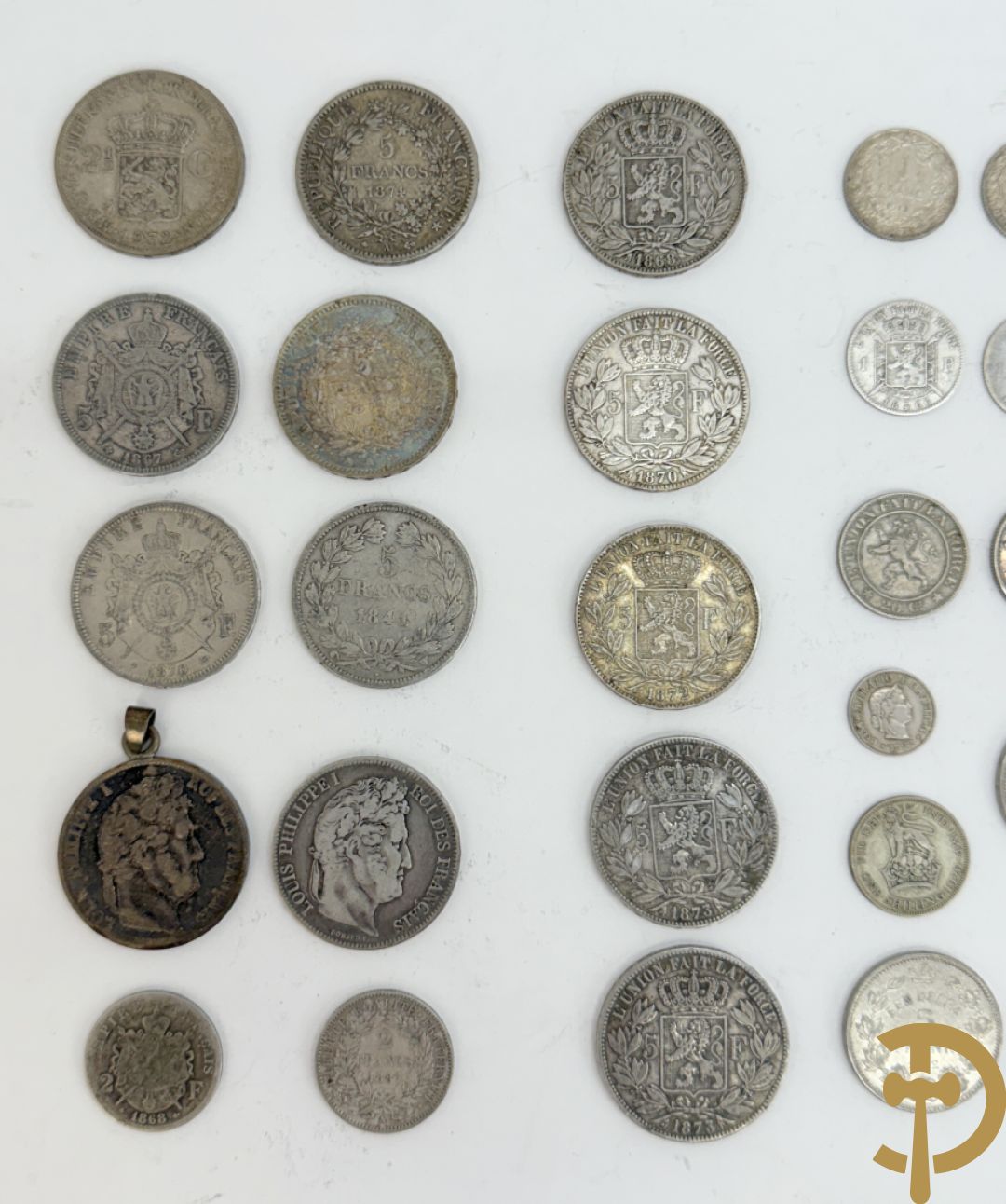 Reeks massief zilveren munten w.o. oude 5 Frank stukken van België en Frankrijk, belgische zilveren munten van 100, 250 en 500 Frank + zilveren munten van 1 Gulden Nederland