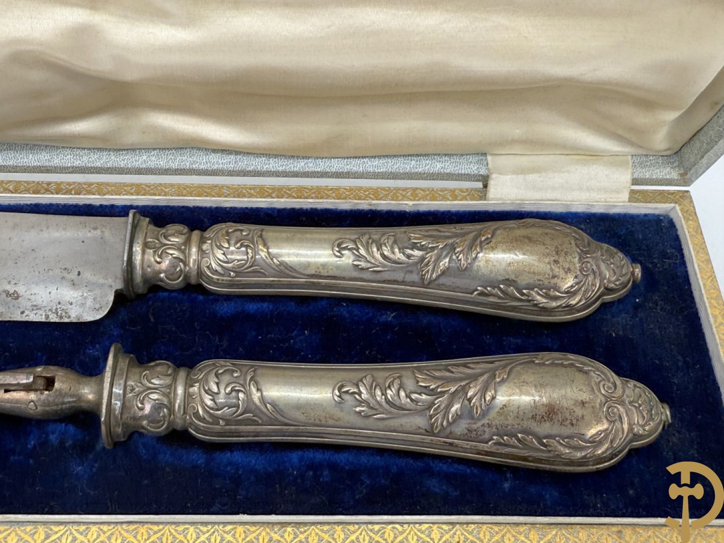 Wildbestek met massief zilveren handvaten en geajoureerd lemmet, Louis XV stijl