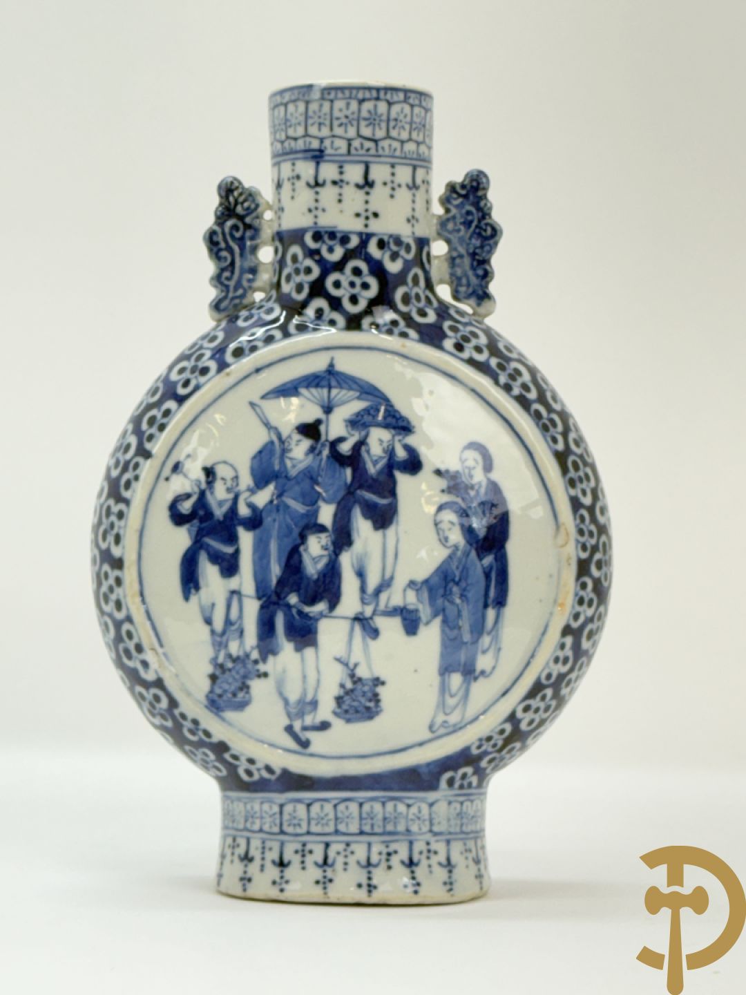 Chinese porseleinen maanvaas met geanimeerd decor