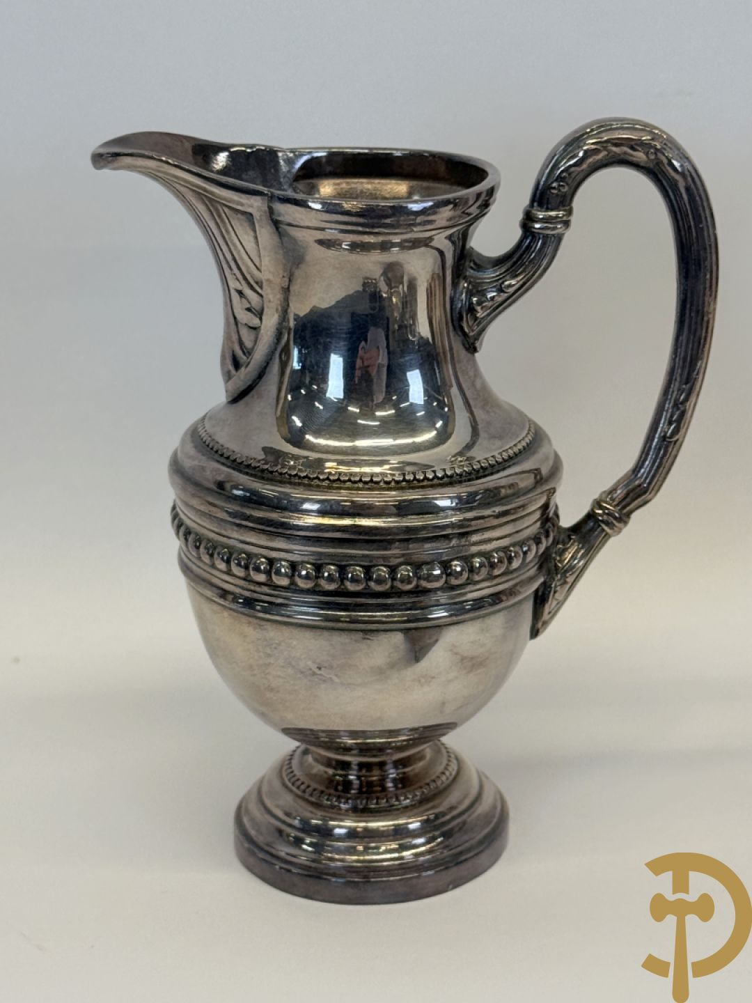 Vijf verzilverde theekannen, 2 verzilverde samovar en verzilverde suikerpot