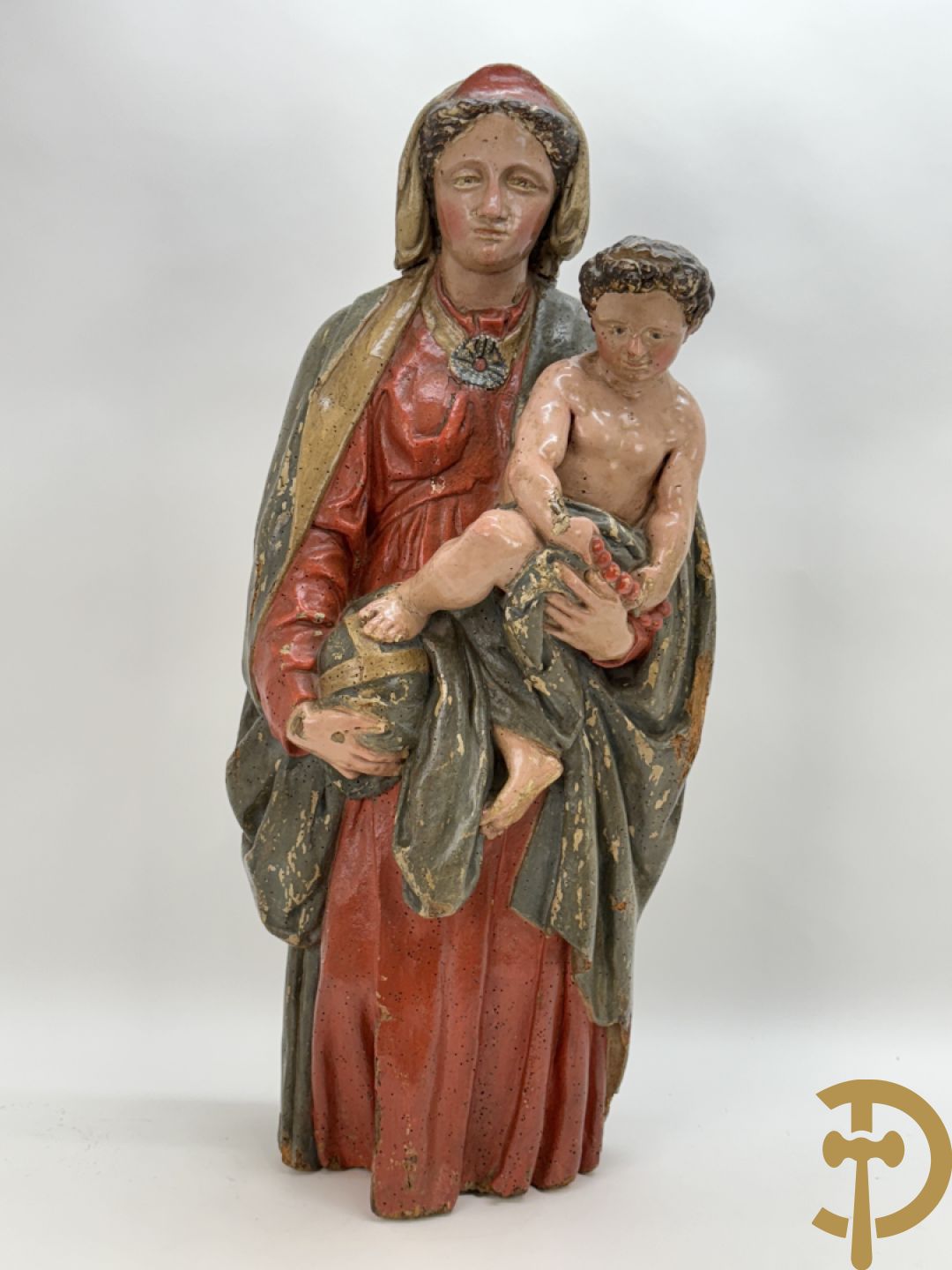 Gepolychromeerde houtsculptuur Madonna met rode jurk en kind, 18e