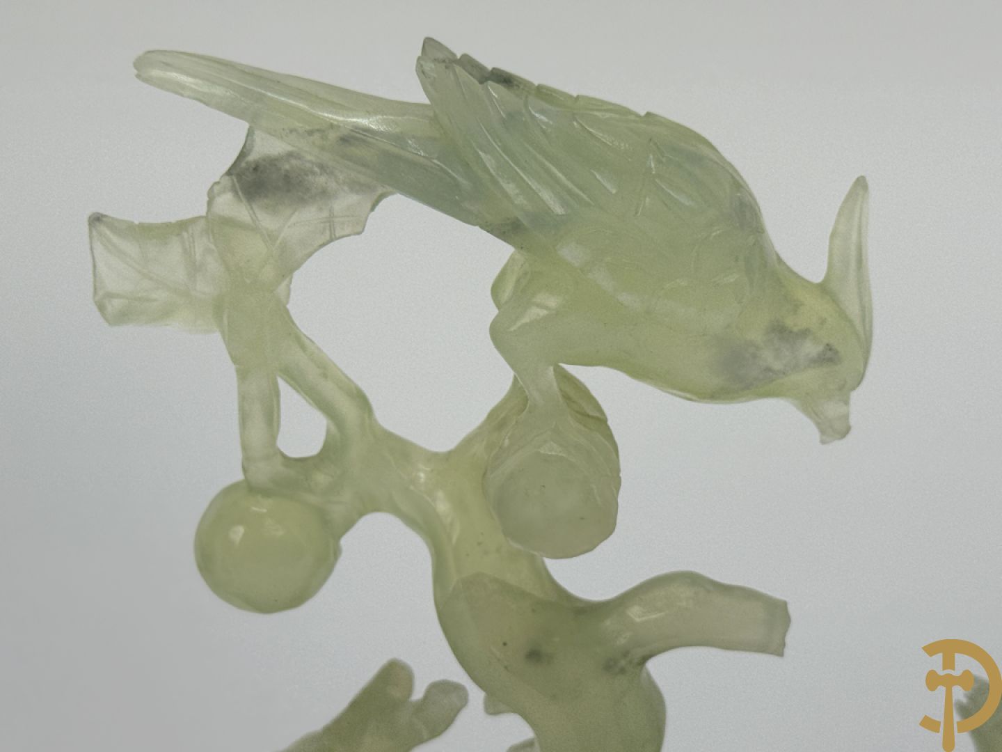 Jadeiet sculptuur van boom met vogels + koppel vogels op bloemen in jadeiet + 2 vogels op tak in jadeiet