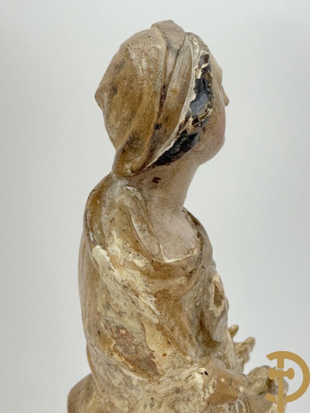 Gepatineerde en gepolychromeerde houtgesculpteerde Madonna, 18e