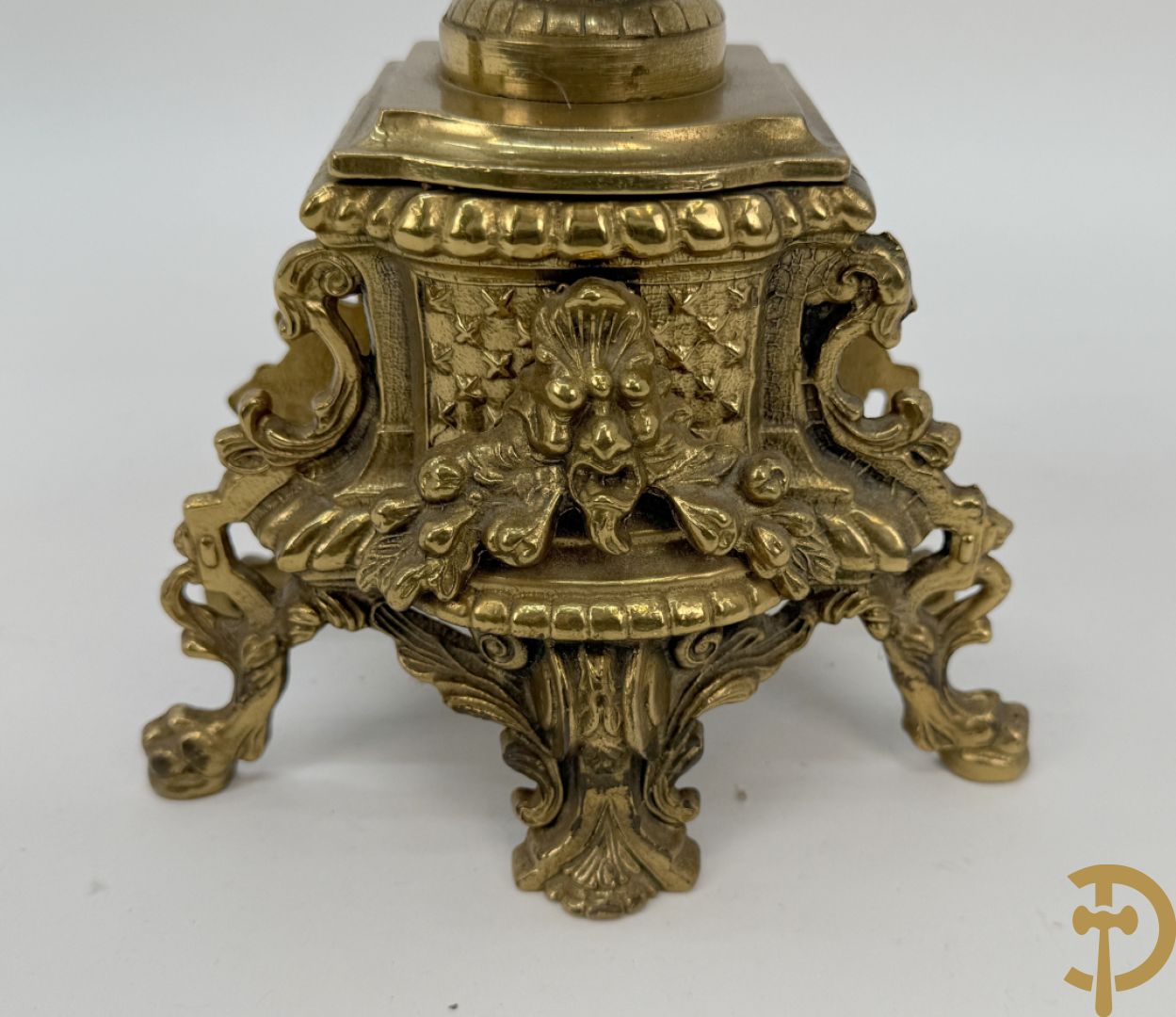Driedelige vuurvergulde bronzen garnituur, Neo Renaissance stijl