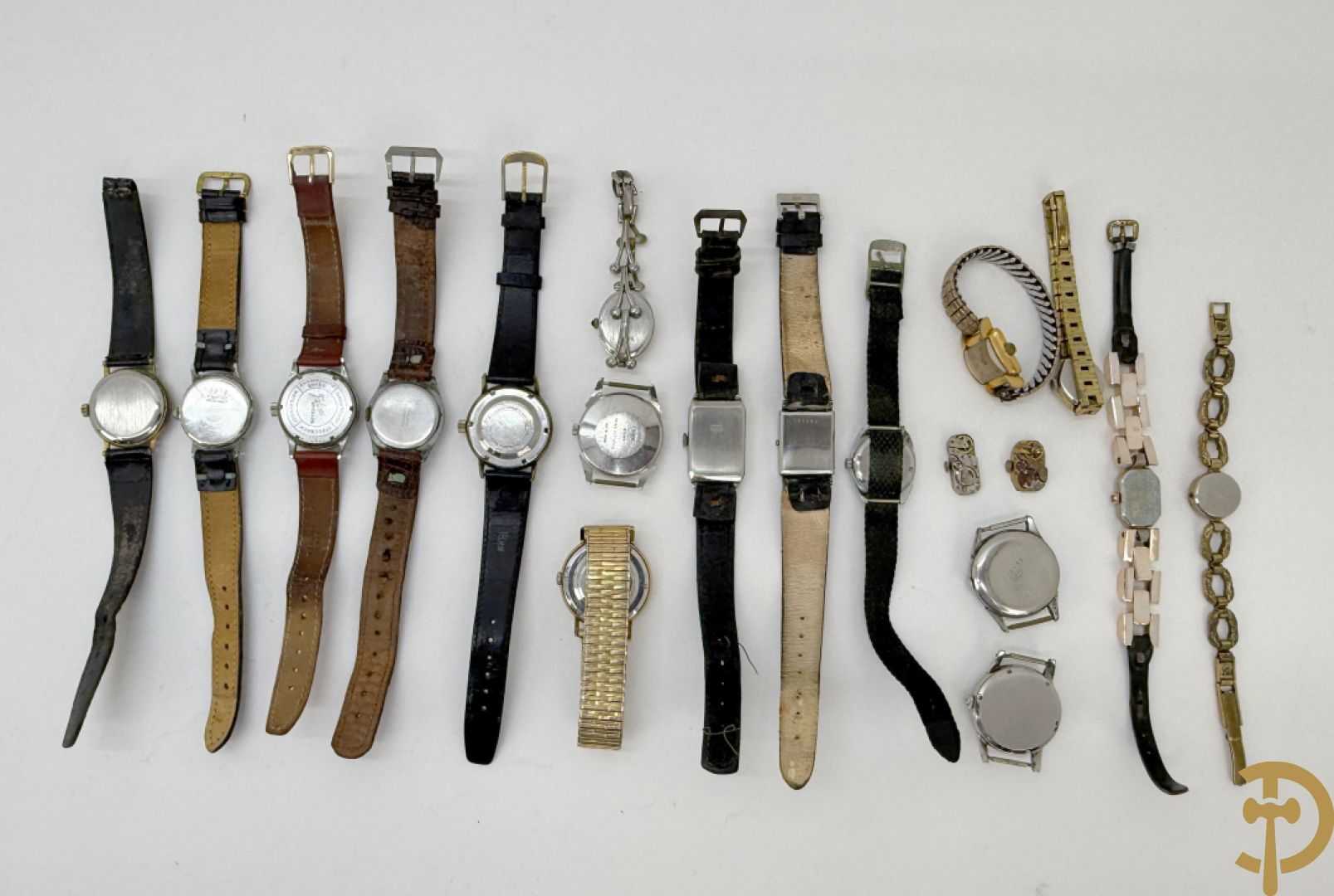 Zeventien vintage dames- en heren polsbandhorloges + 2 binnenwerken