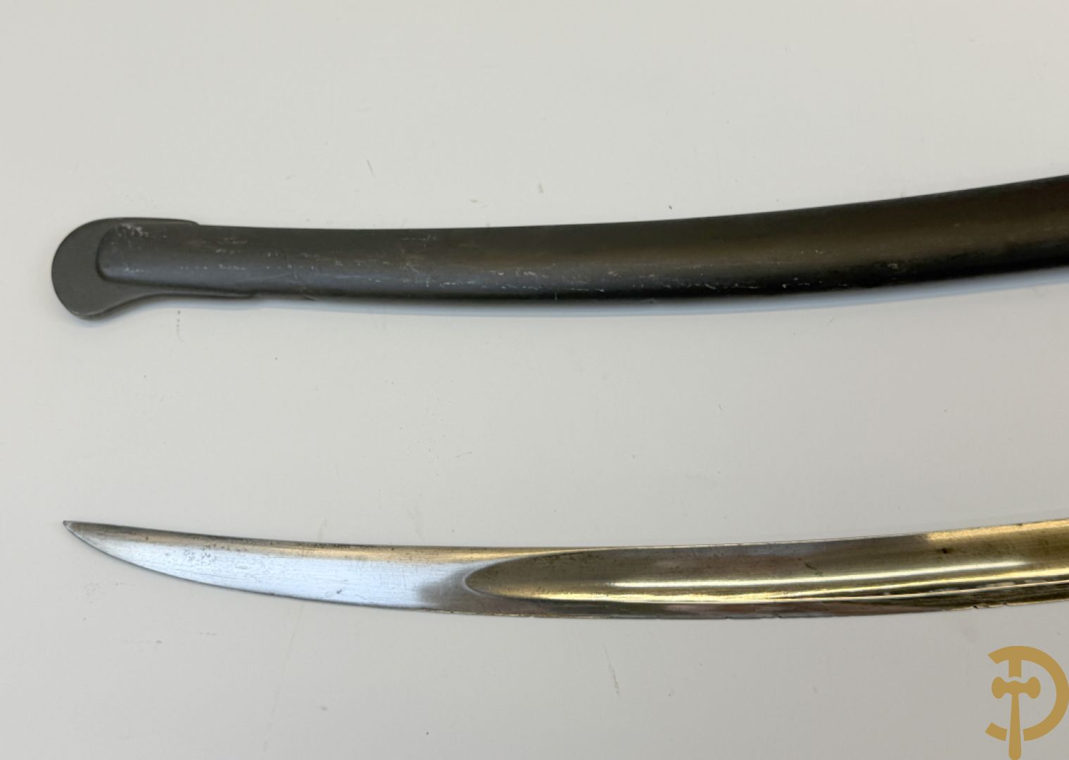 Gebogen sabel van de Franse artillerie in schede, gemerkt 1887