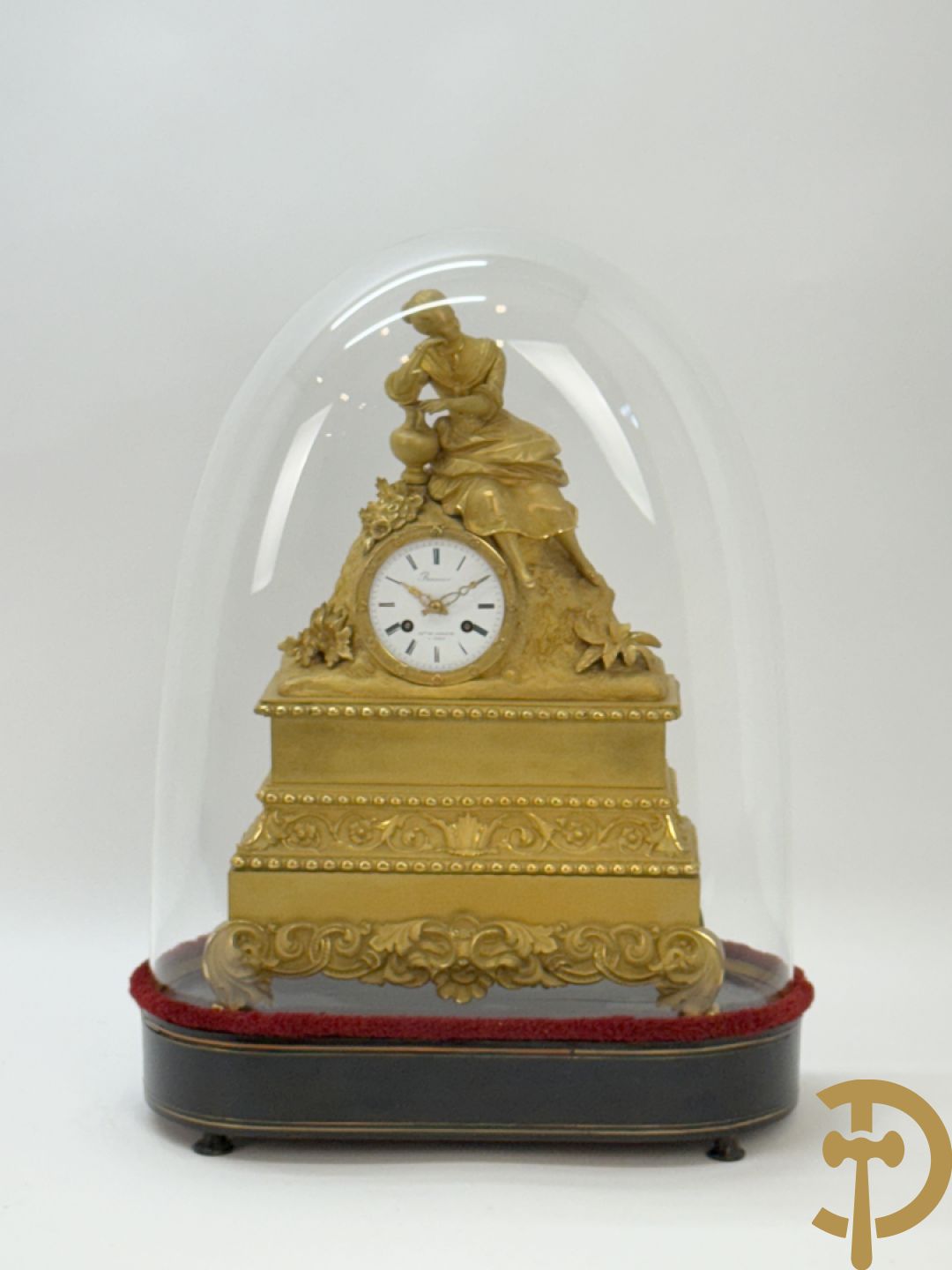 Vergulde bronzen pendule met dame onder globe, Boursier Elève de Lepaute à Paris getekend