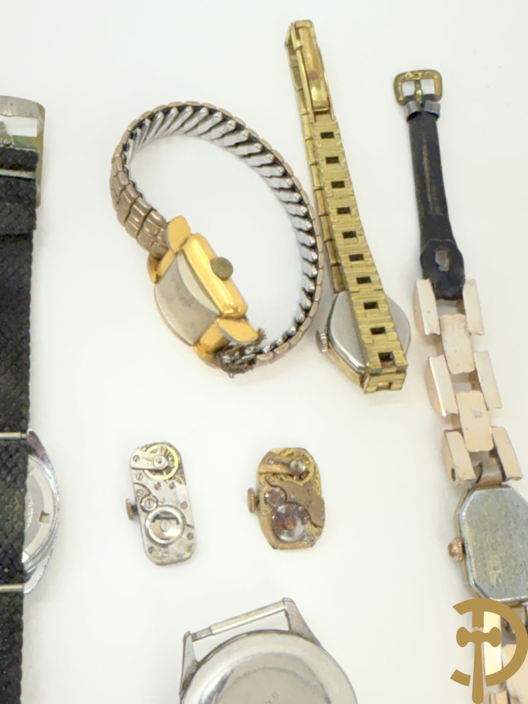 Zeventien vintage dames- en heren polsbandhorloges + 2 binnenwerken