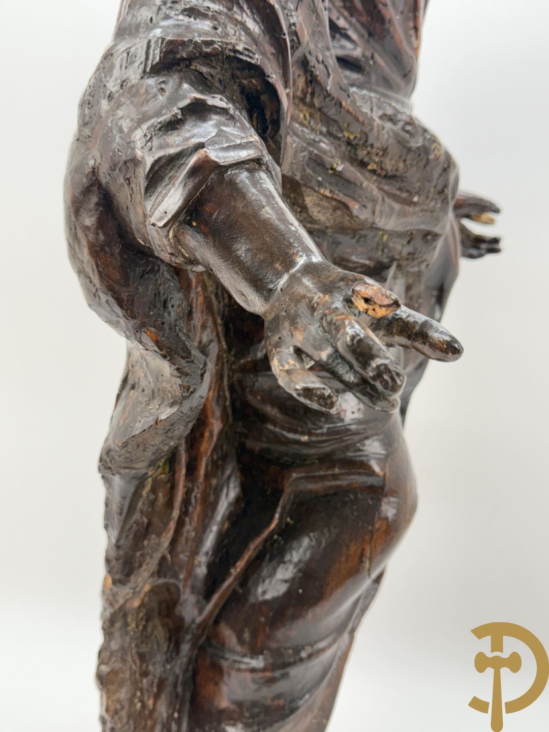 Houtgesculpteerde antieke religieuse voorstelling van evangelist, 18e