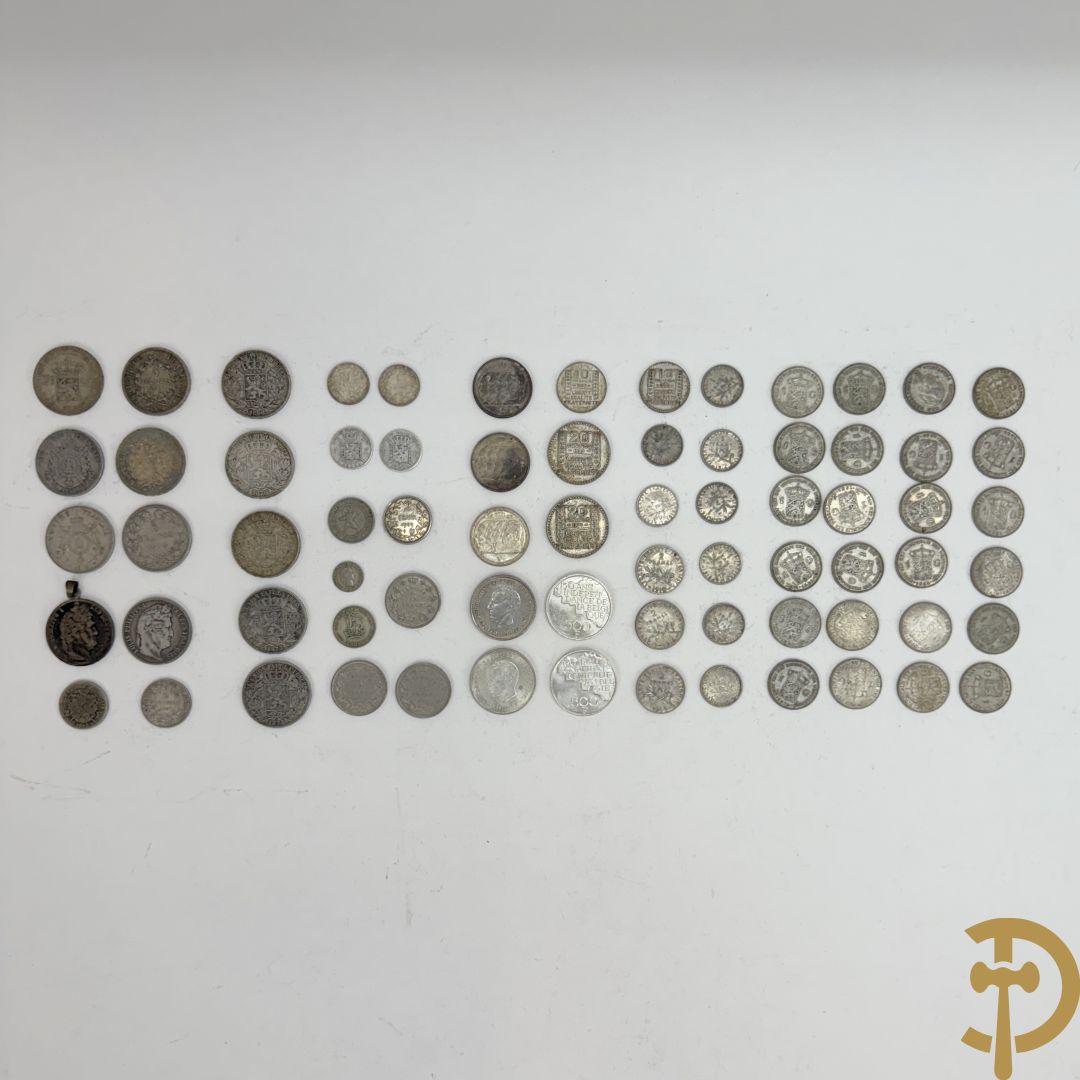 Reeks massief zilveren munten w.o. oude 5 Frank stukken van België en Frankrijk, belgische zilveren munten van 100, 250 en 500 Frank + zilveren munten van 1 Gulden Nederland