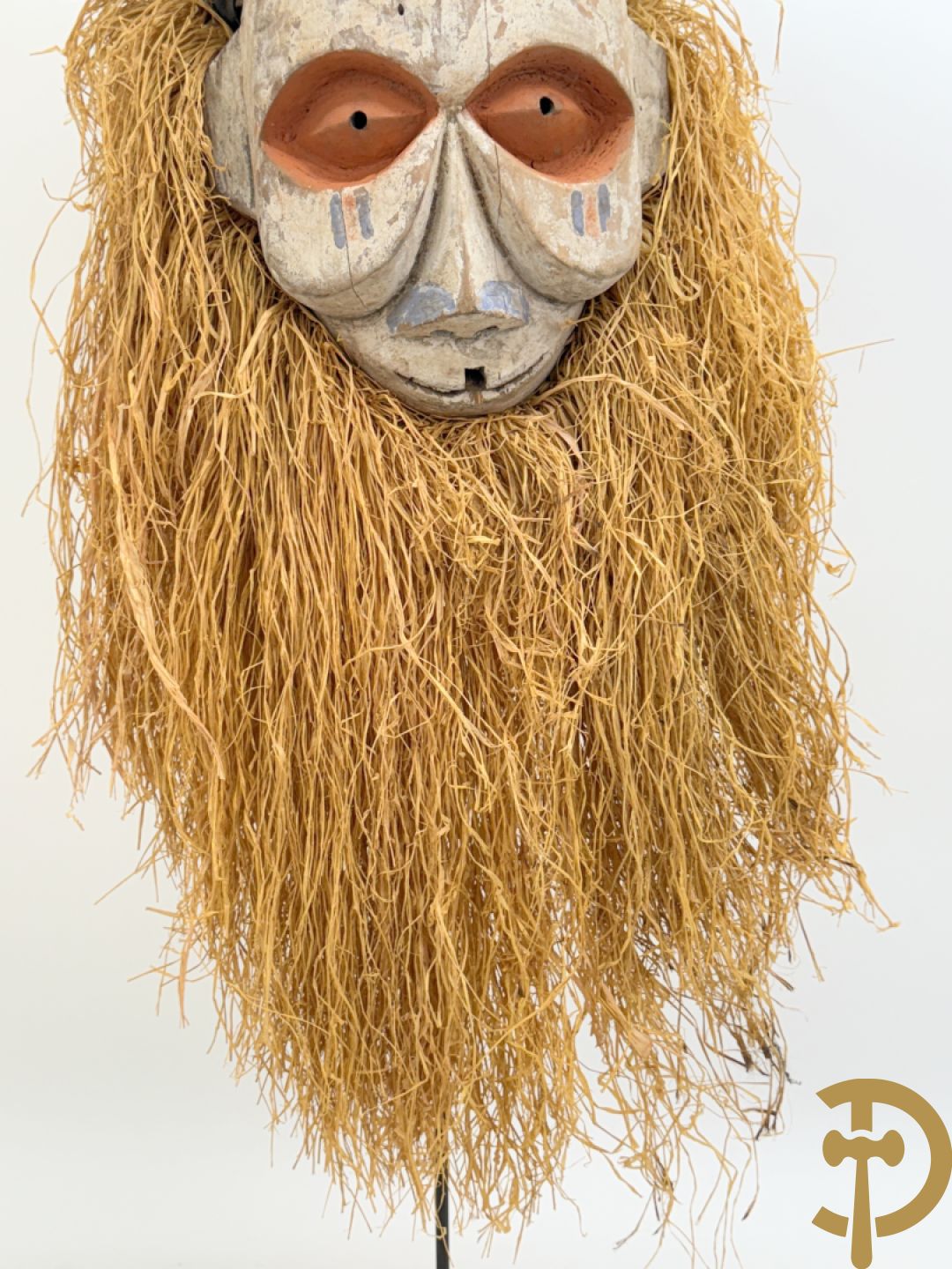 Afrikaans Yaka masker met raffia