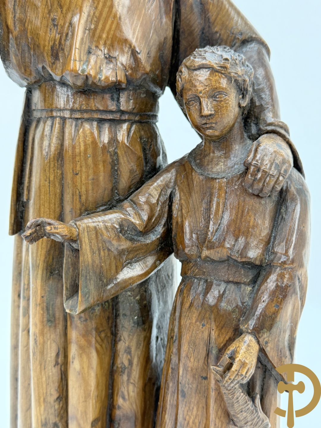 Houtsculptuur van engel met jongeling