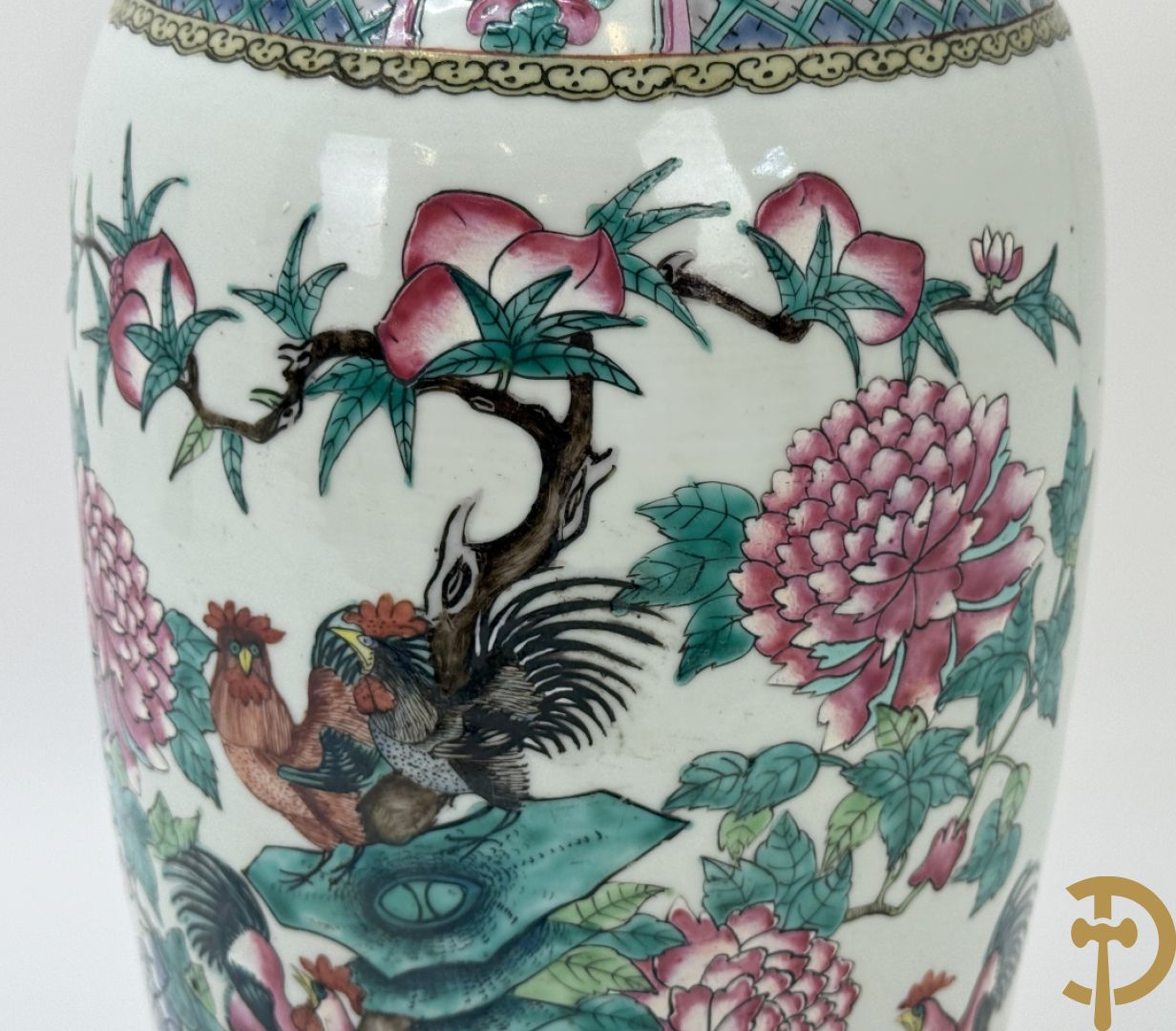 Chinese porseleinen vaas met decor van hanen en bloemen