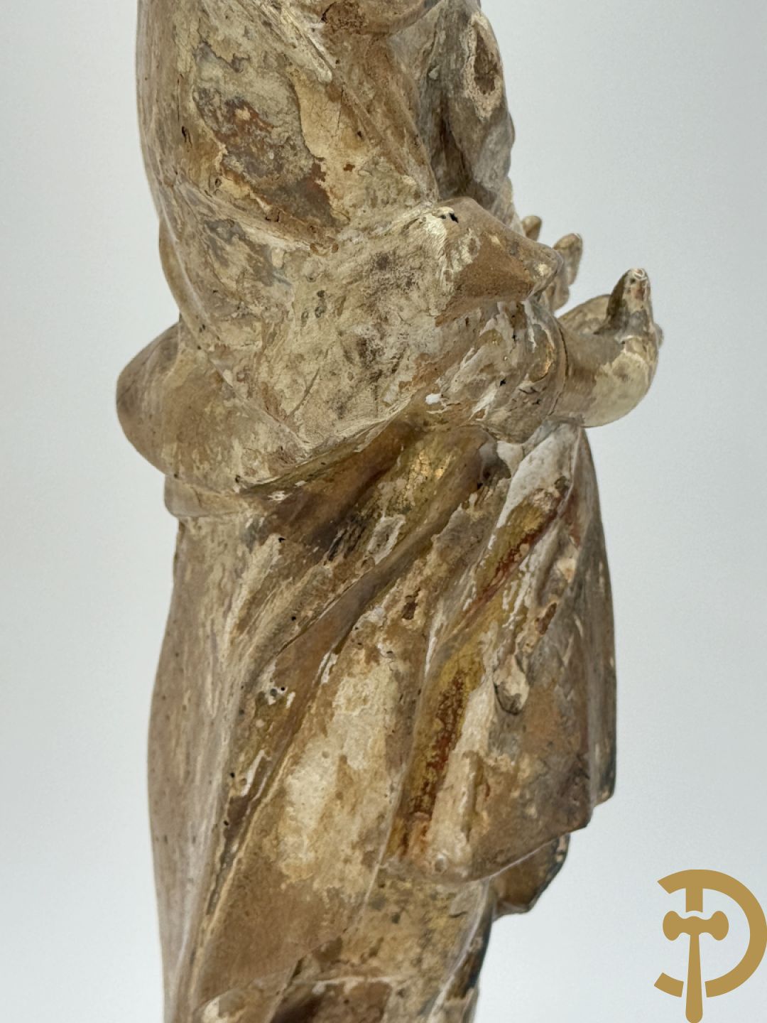 Gepatineerde en gepolychromeerde houtgesculpteerde Madonna, 18e
