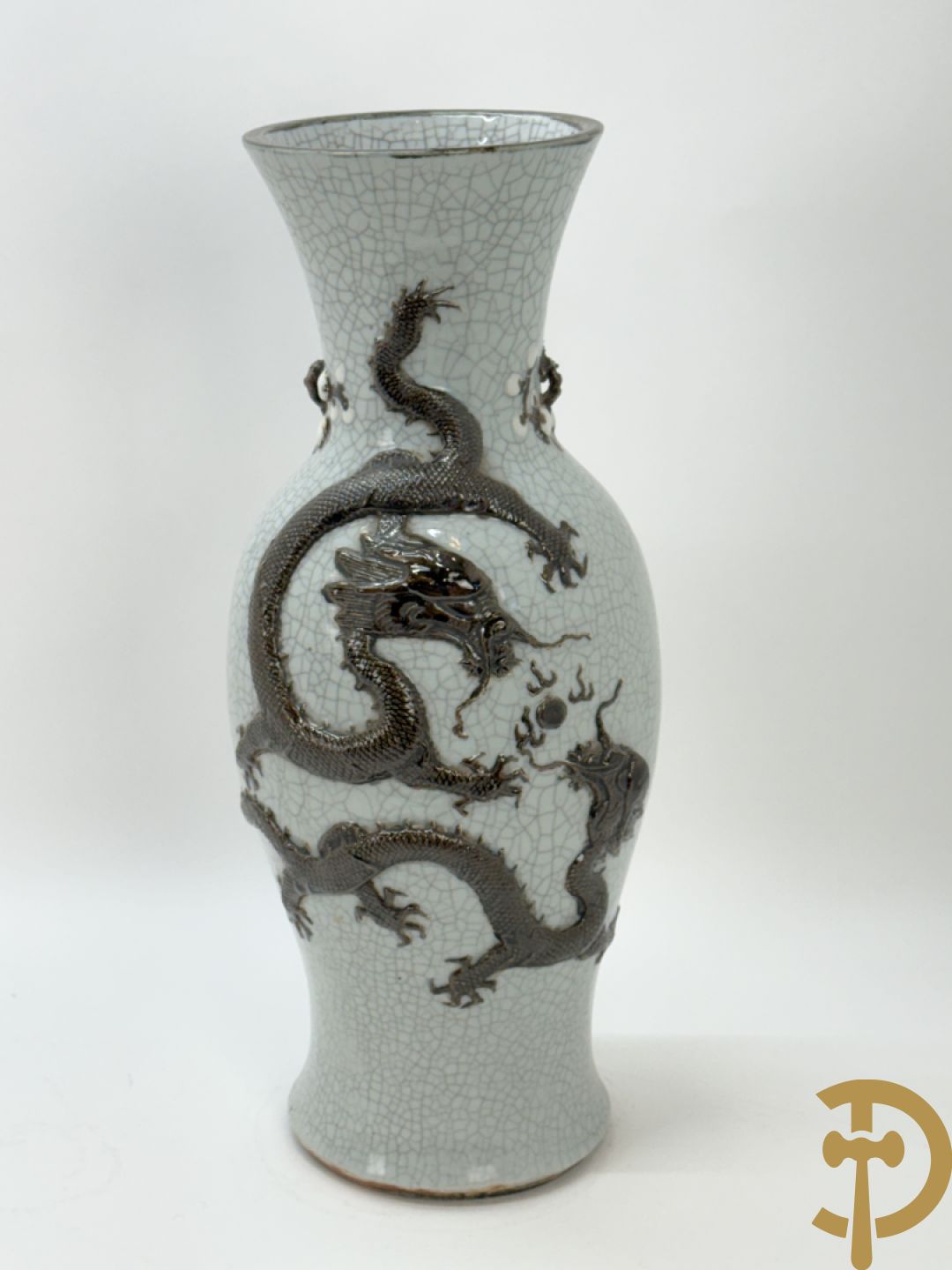 Chinese porseleinen Nankin vaas met drakendecor