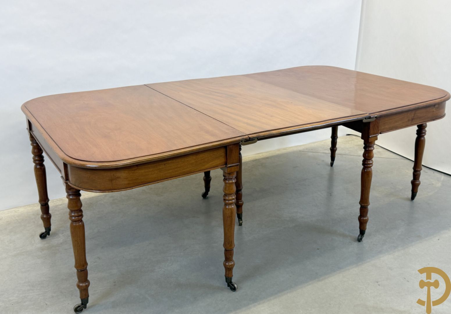 Engelse mahoniehouten tafel op 8 ballusterpoten (met 2 verlengstukken)