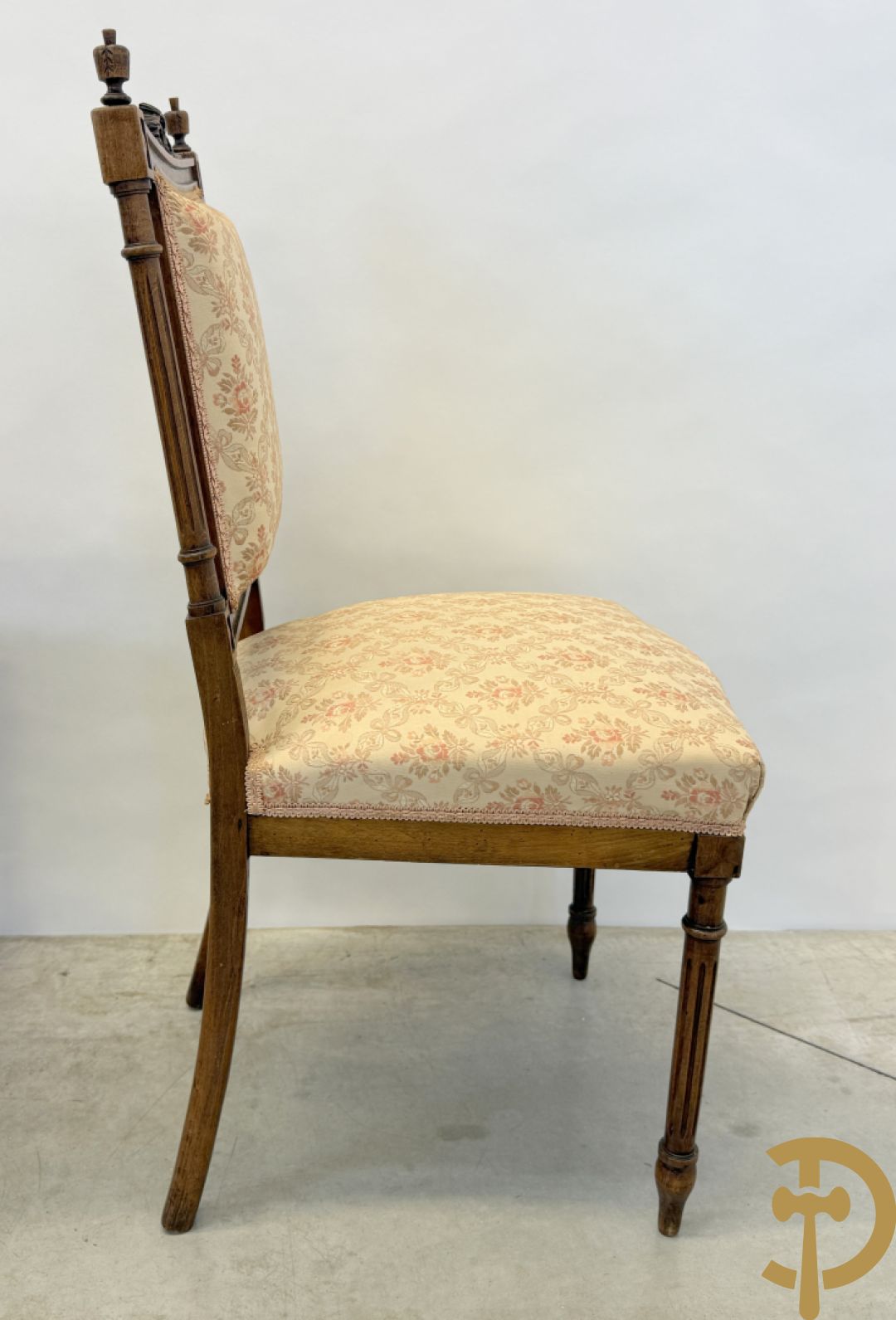 Louis XVI salonensemble bestaande uit canapé, 2 armzetels en 4 stoelen