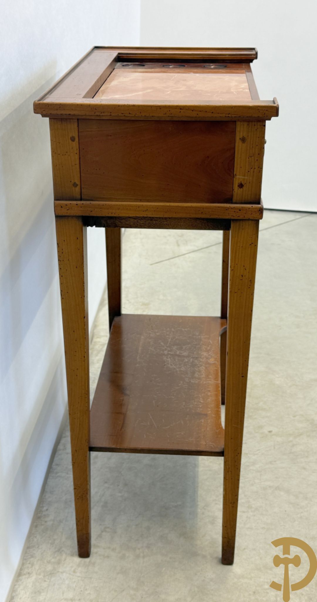 Kerselaren wandtafel met marmeren blad en ingebouwde borrelglaasjes