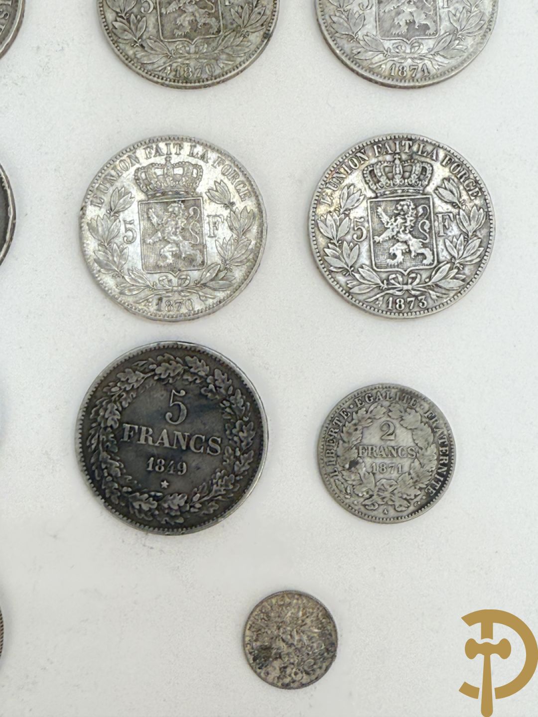 Verzameling munten w.o. zilveren Franse en Belgische 5 frankstukken, zilveren BNelgische stukken van 500 Fr., 250 fr. en 100 Fr e.a. + oude metalen munten