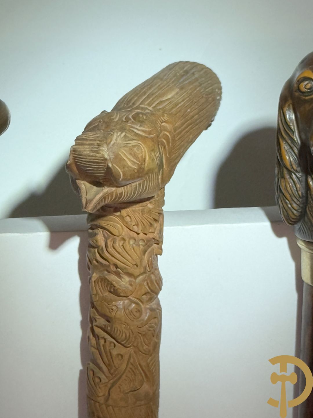 Zeven wandelstokken waaronder 2 met munten, hondenkop, gesculpteerde