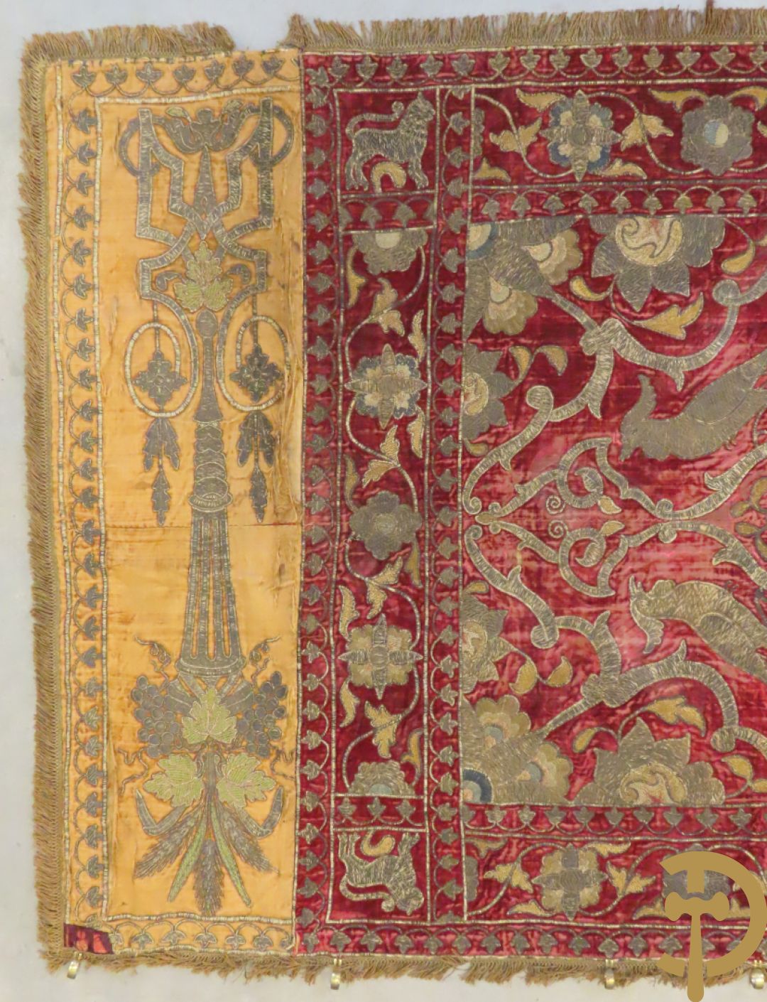 Vroege 19e tapisserie met brocaat van korenaren, paradijsvogels en bloemenmotieven