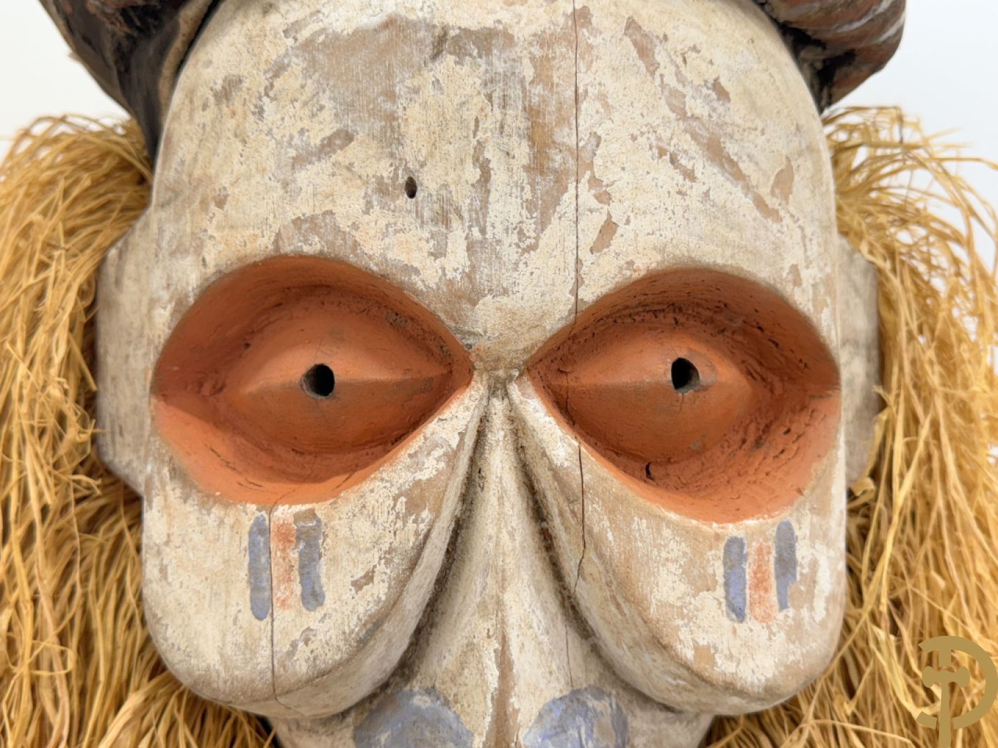Afrikaans Yaka masker met raffia