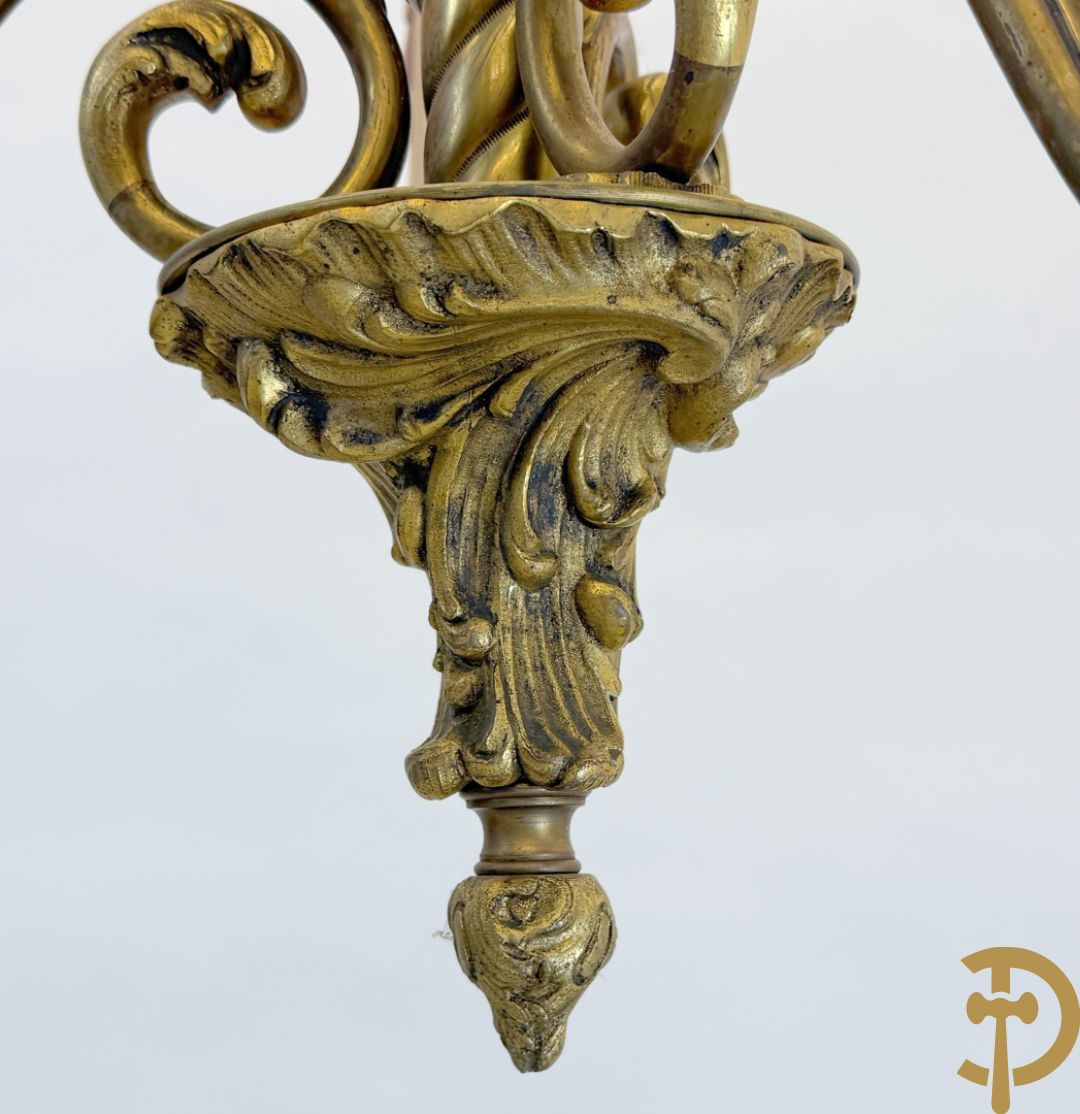 Bronzen drie armige luchter met accanthusranken, Louis XV stijl
