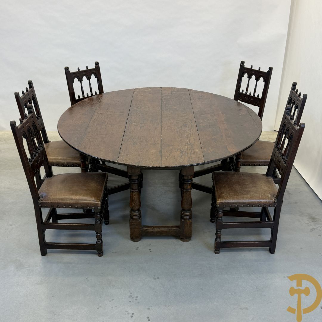 Grote massief eiken openklapbare gatelegg tafel + 6 Engelse eiken stoelen met lederen zitting